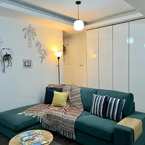  Apartment Fat Cow