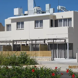 sunny-holiday-apartments.protaras-cy-hotels.com/