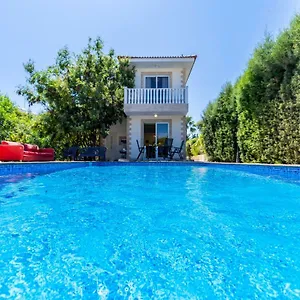 Villa Oposite Nissi 100 Meters, Ayia Napa